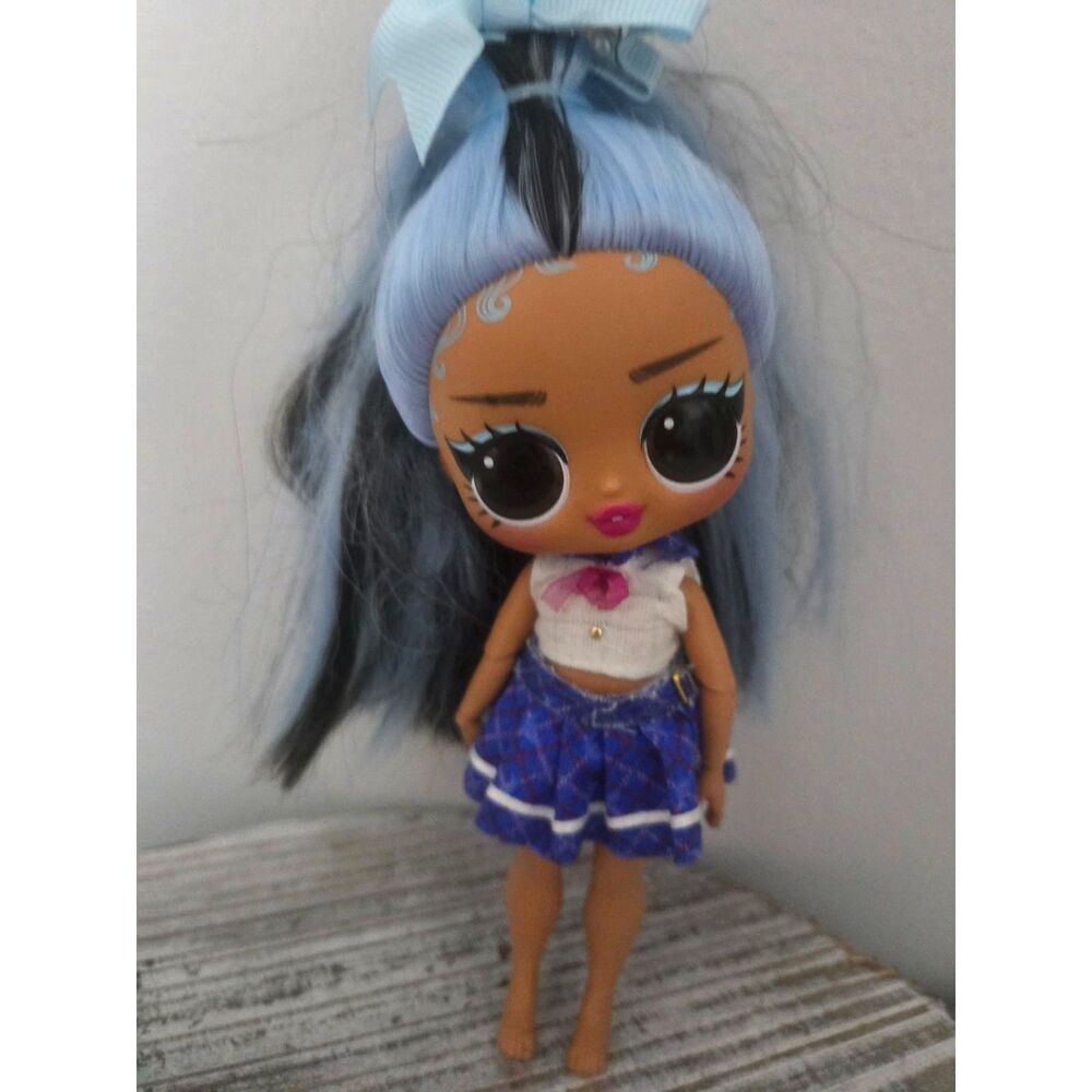 OMG and BFF Fashion Dolls with Yellow, Blue and Pink Hair. Including Outfits. - Picture 4 of 6